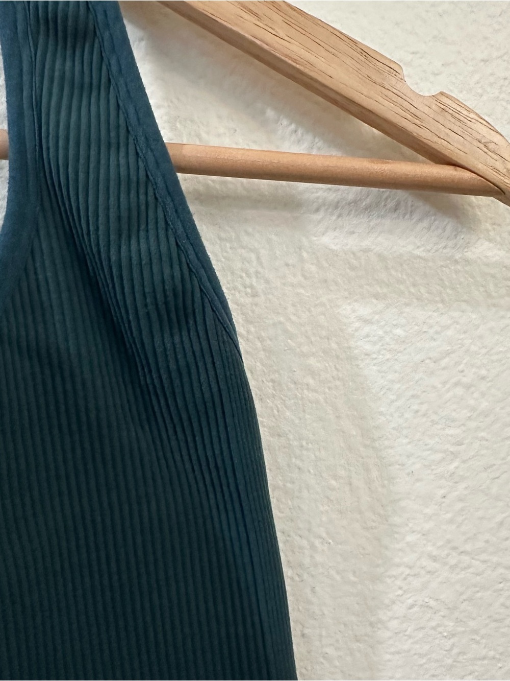 Vuori Simplicity Halter Ribbed Top in Beryl Size XS - Picture 4 of 10